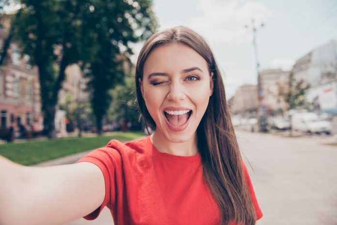 Una camminata che fa bene al fisico: la Hot Girl Walk